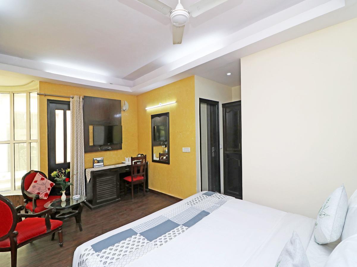 Oyo 13451 Star Corporate Avenue Hotel Új-Delhi Kültér fotó