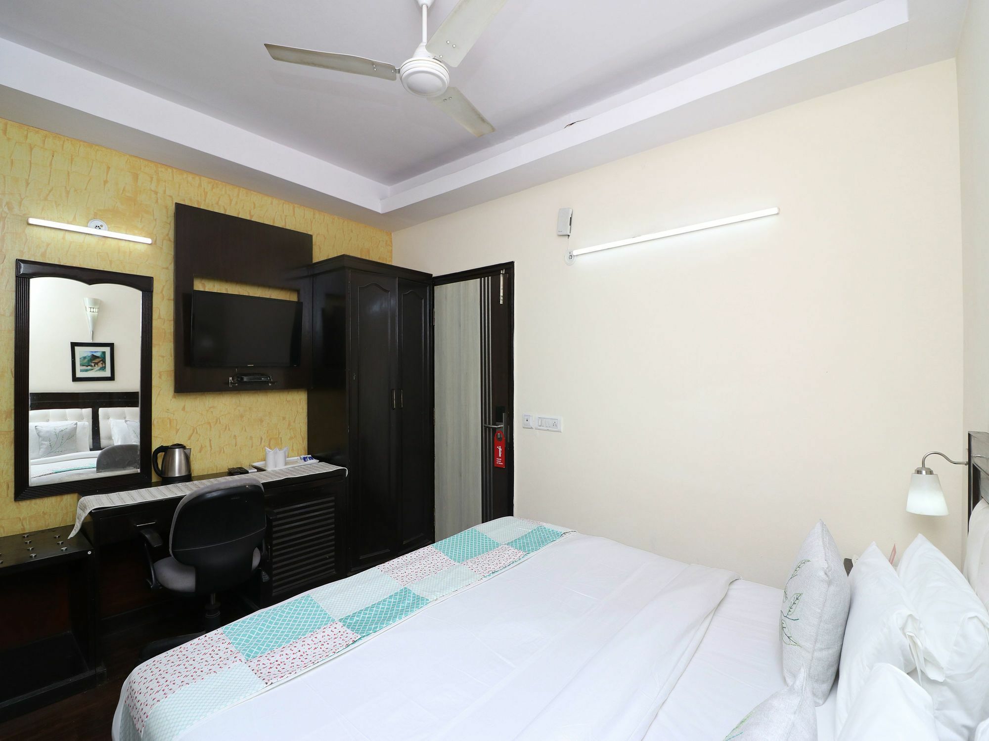 Oyo 13451 Star Corporate Avenue Hotel Új-Delhi Kültér fotó